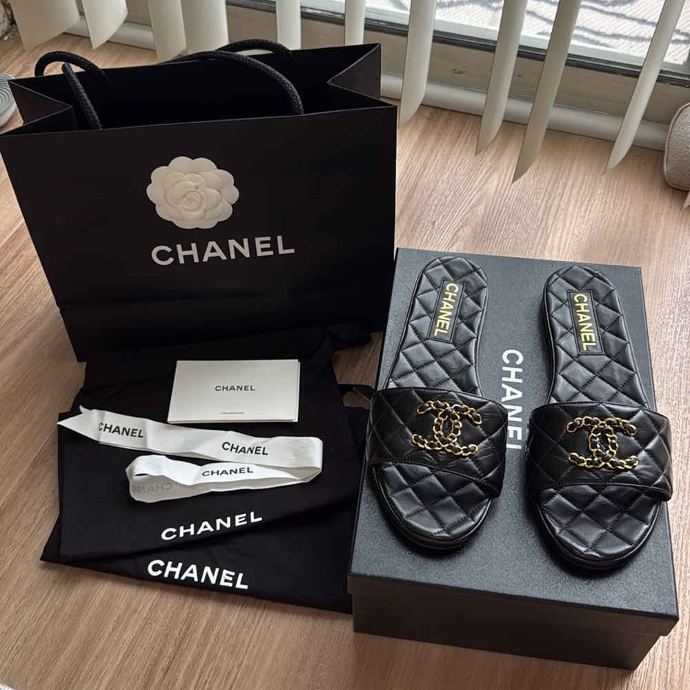 Chanel Chain Black and Gold CC Logo Sandal Mule Slide 39.5 AUTHENTIC